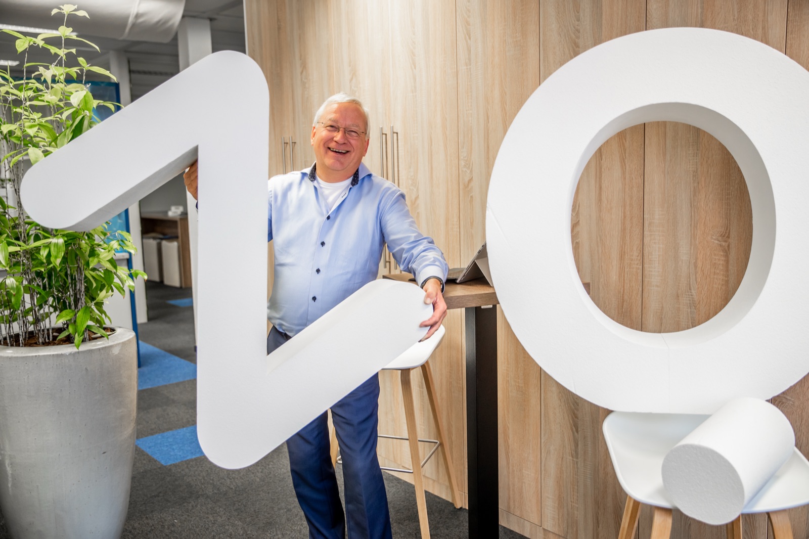 Employee with the VE letters in the office